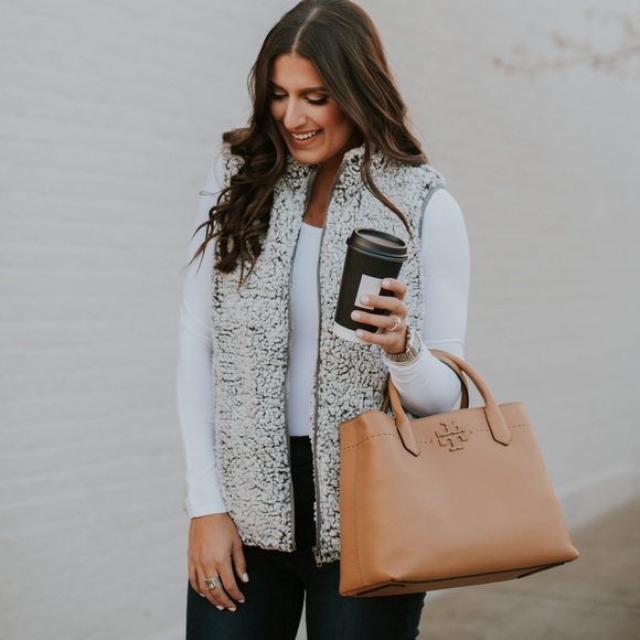 Sweaters - Faux fur women plush vest zip down warm jacket sleeveless
Fits true to size